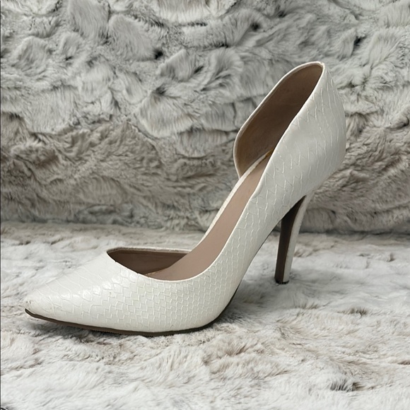 Juicy Couture White Stiletto Heel (SINGLE SHOE) with Ornate Pattern. Size 8 - Picture 1 of 10